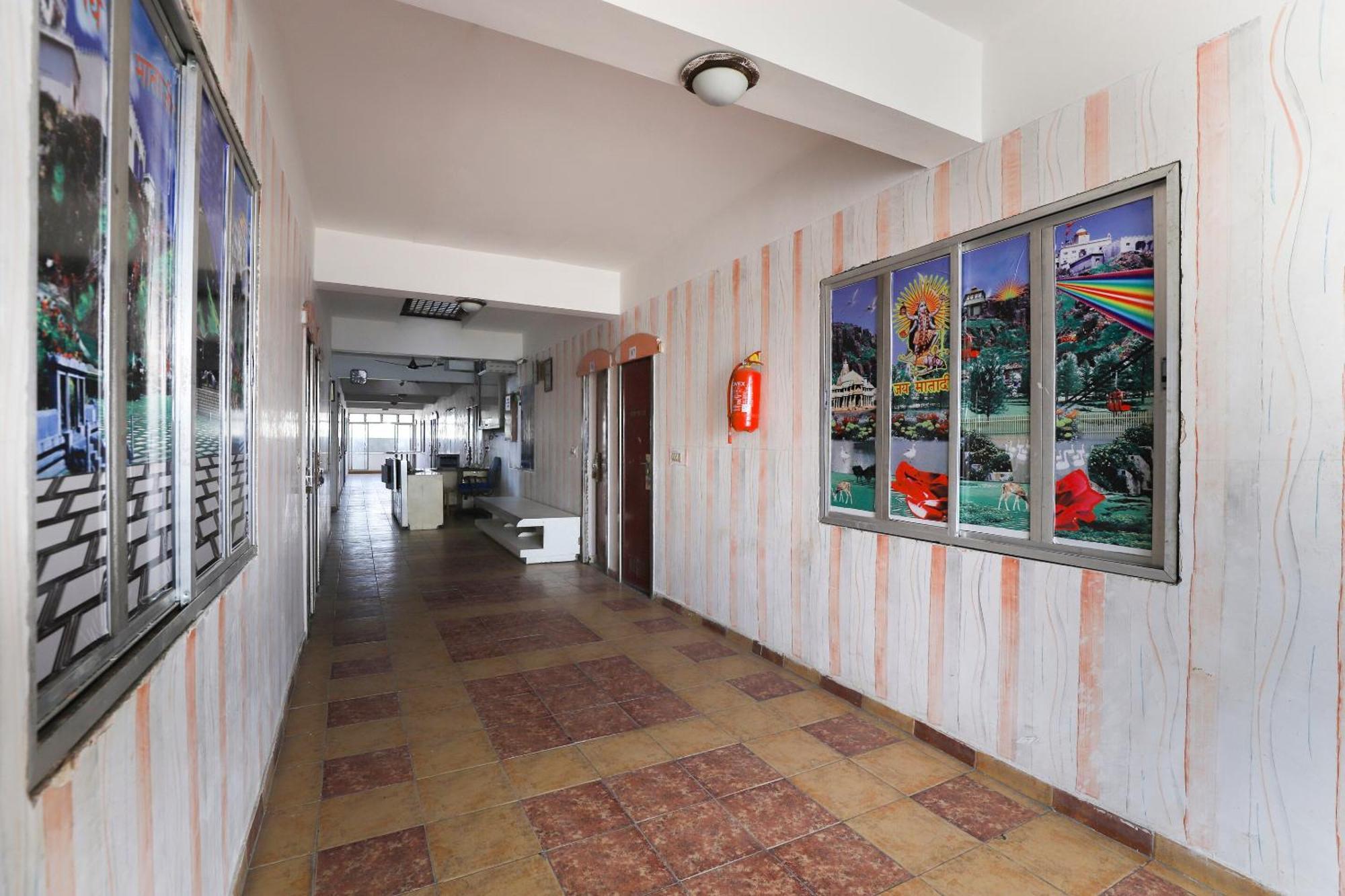 Spot On Hotel Shyam Inn Hālol Zewnętrze zdjęcie